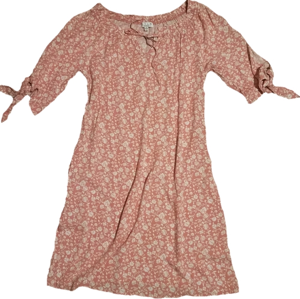 NWOT AVLN Studio pink floral short sleeve dress
